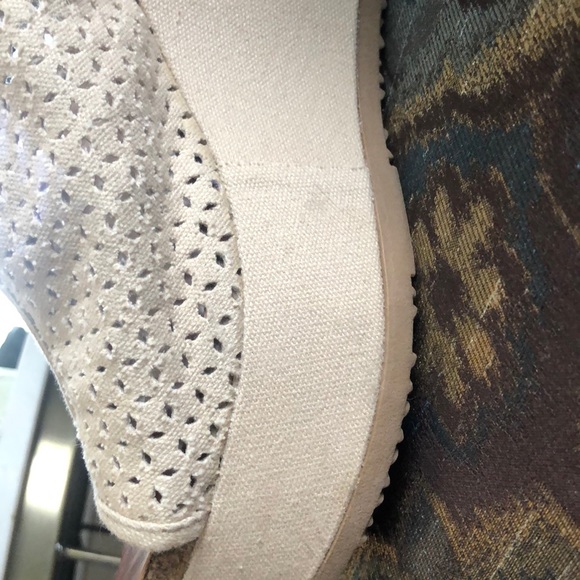 LIKE NEW Summer Wedges in Natural Stone Color - Picture 11 of 16